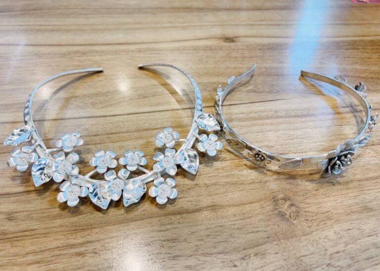 Hairbands and hairclips